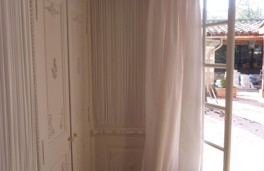 Tenture murale plissée, rideaux